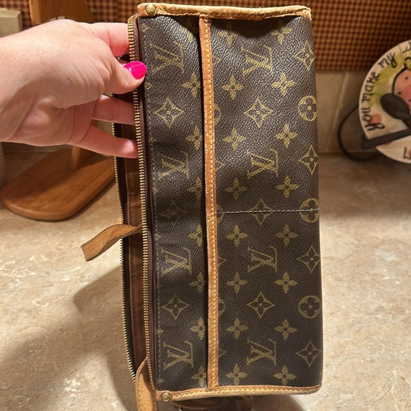 Louis Vuitton - Picture 4 of 9